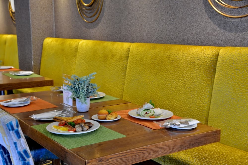 Cresta Grande Cape Town, Restaurant