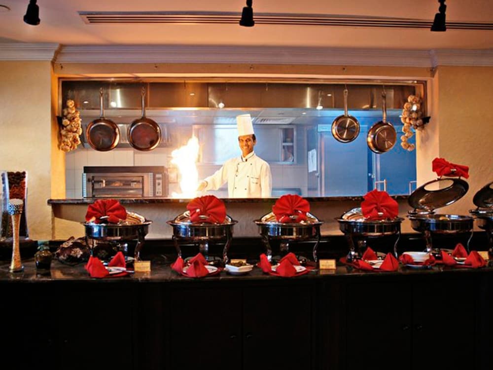 Arabian Courtyard Hotel & Spa, Restaurant