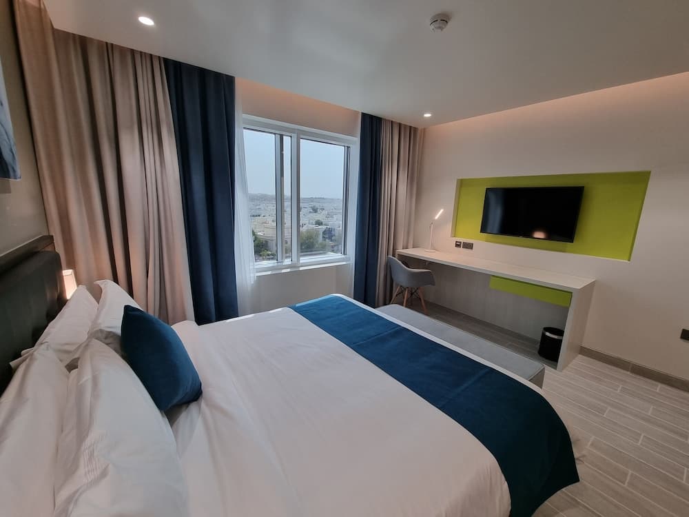Citadines Al Ghubrah Muscat, Room