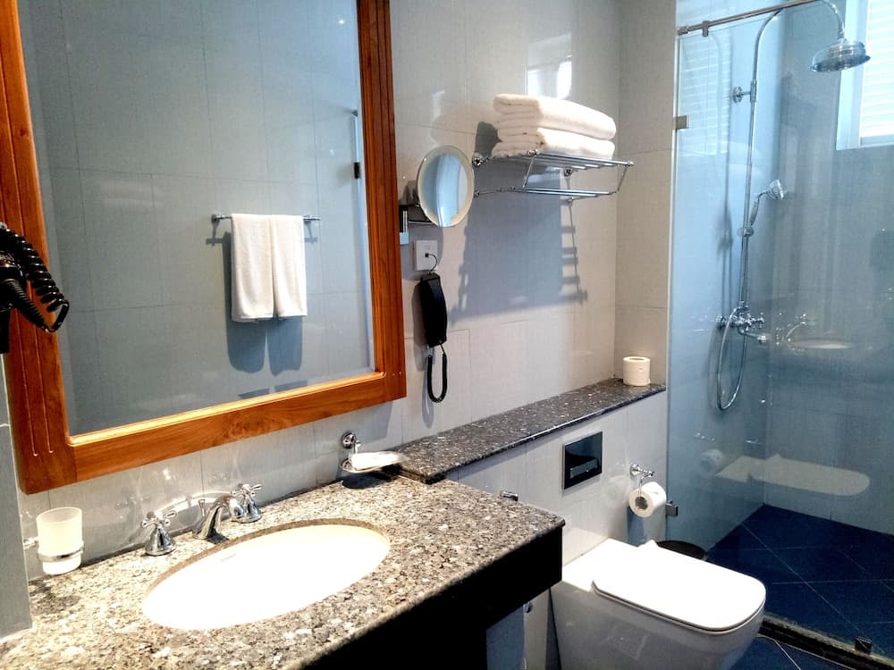 Araliya Red, Bathroom