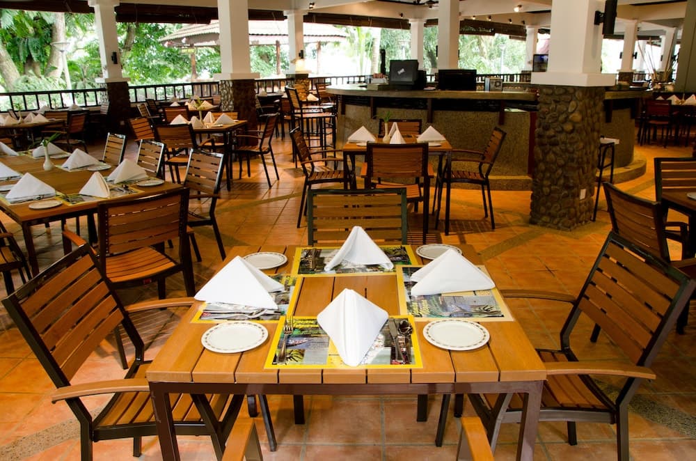 Mutiara Taman Negara, Dining
