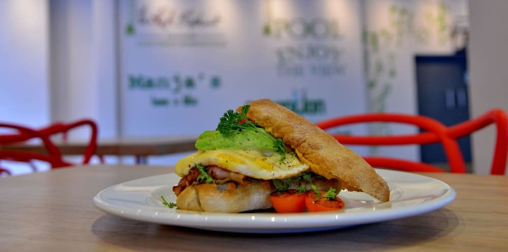 Cresta Grande Cape Town, Food and drink