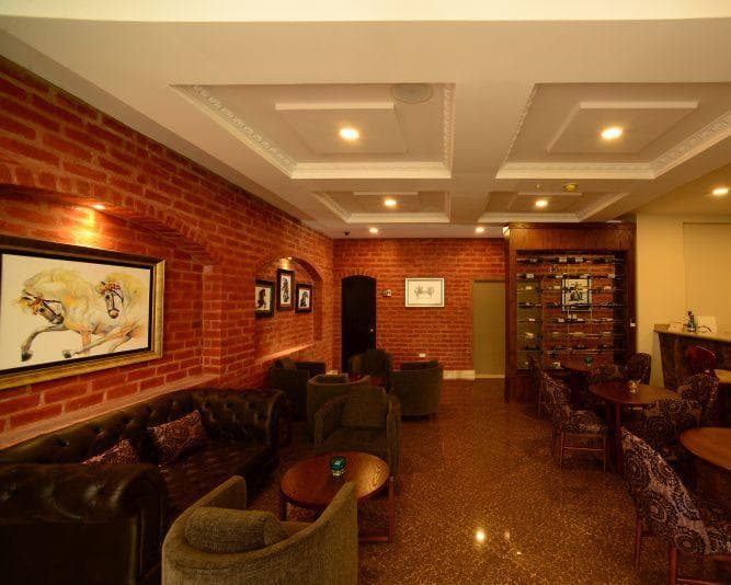 QUINDELOMA ART HOTEL & GALLERY, 