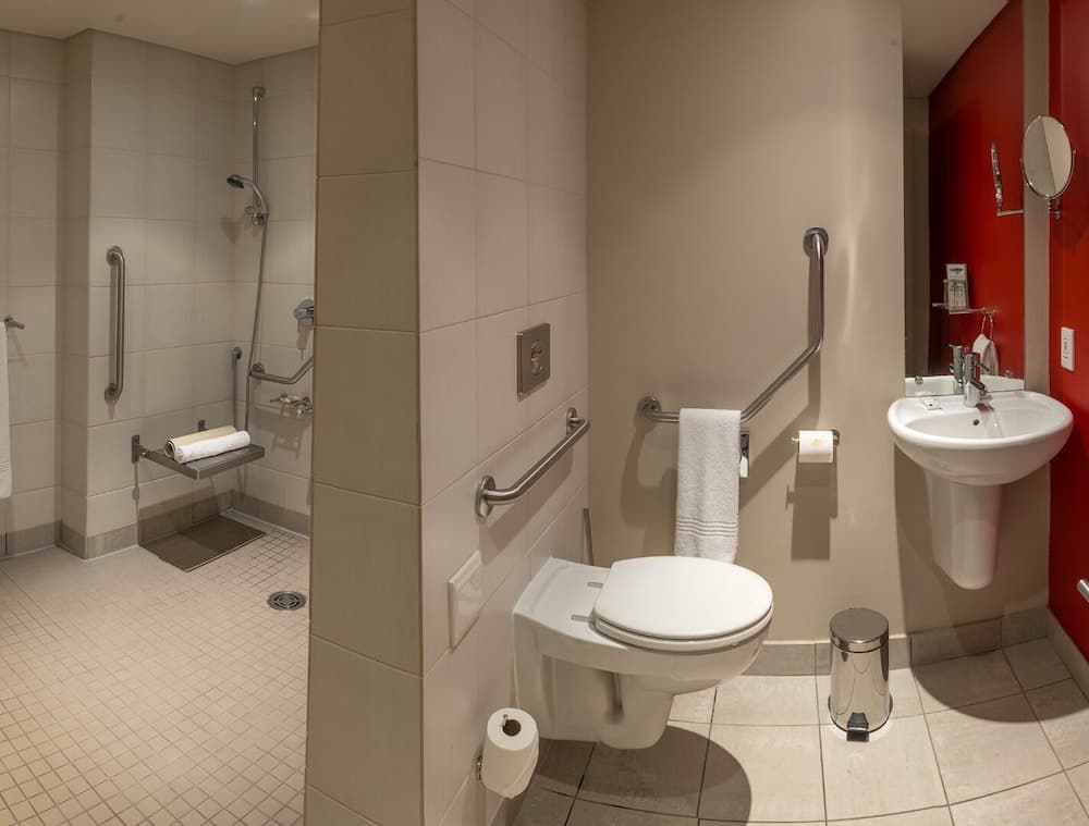 Peermont Mondior At Emperors Palace, Bathroom