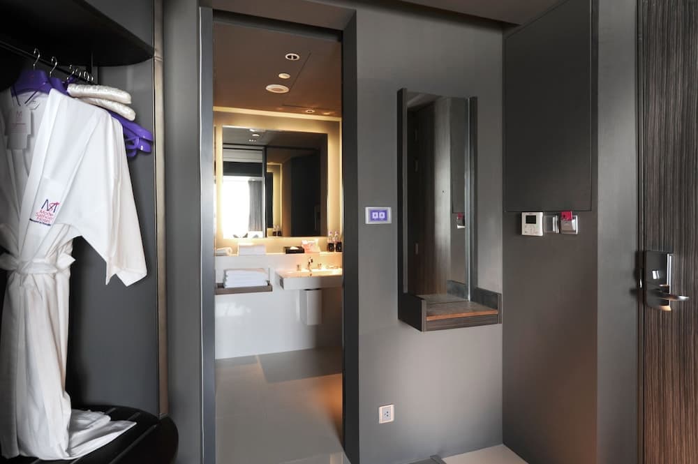 Mode Sathorn Hotel, Bathroom