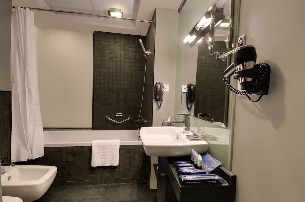 Signature Hotel Apartments & Spa Marina, Bathroom