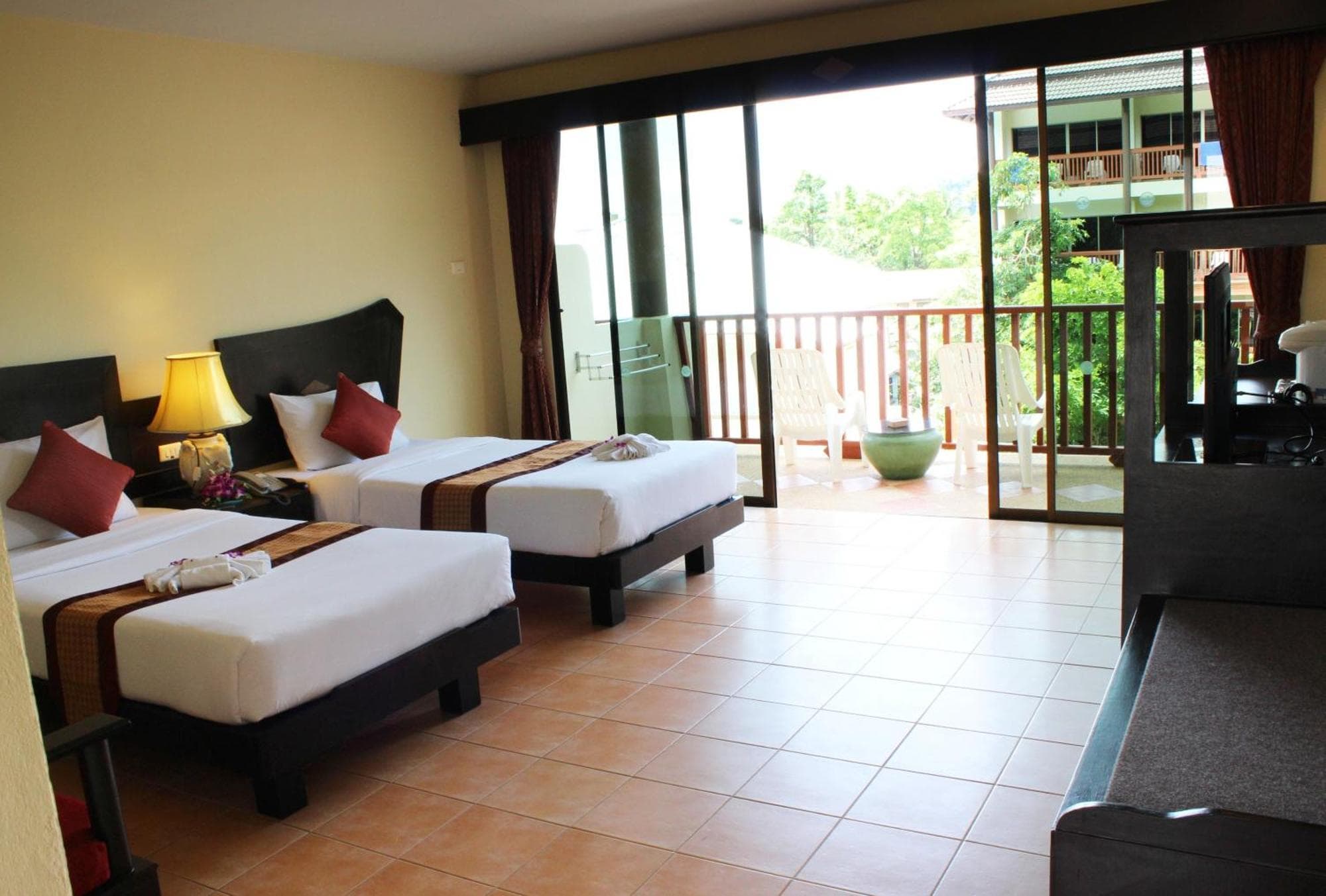 Kata Sea Breeze Resort - SHA Plus, 