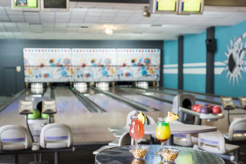 Ocean Blue & Sand Beach Resort - All Inclusive, Bowling