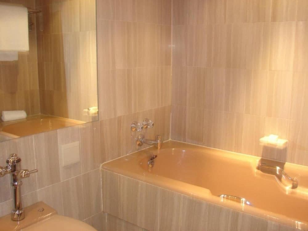 Southern Sun Cape Sun, Bathroom