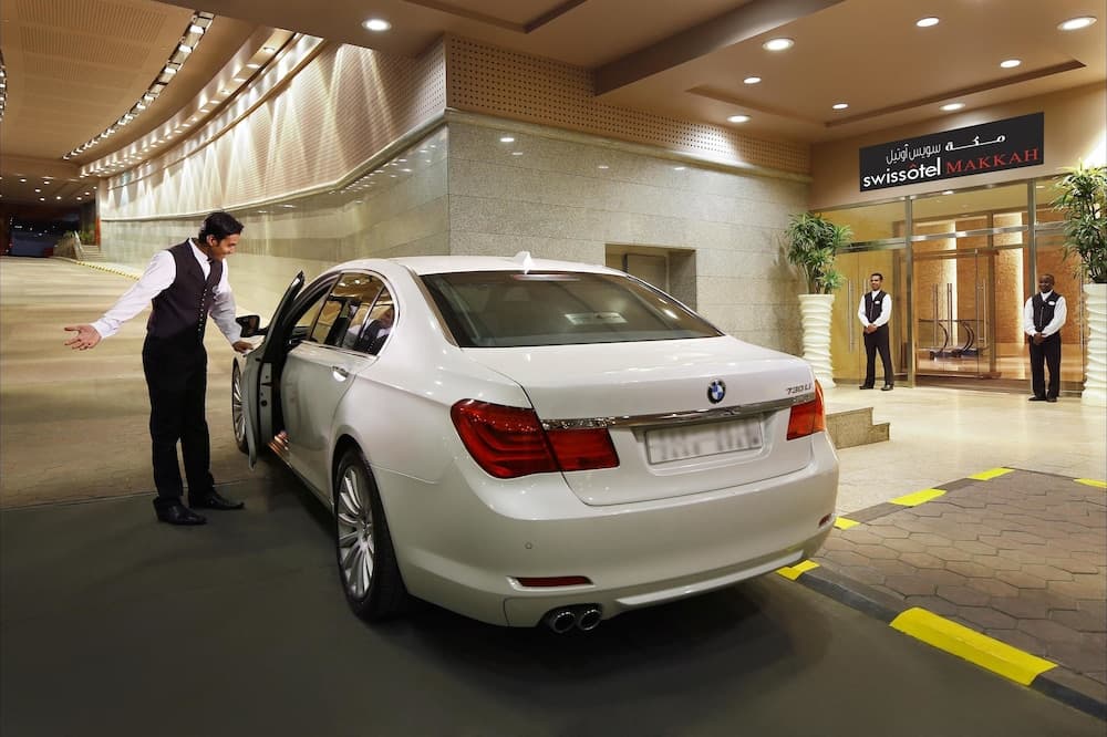 Swissotel Makkah, Parking
