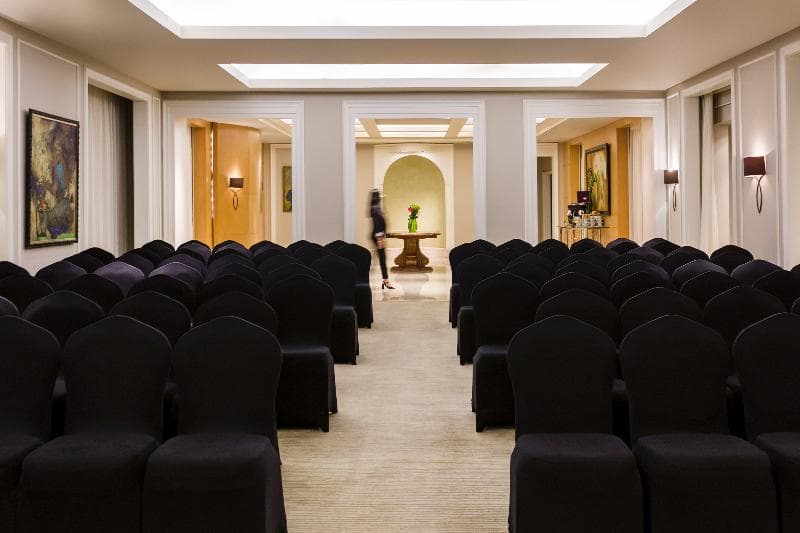 Kempinski Nile Hotel, CON