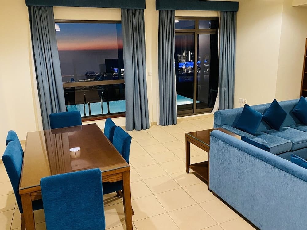Roda Amwaj Suites, Living area