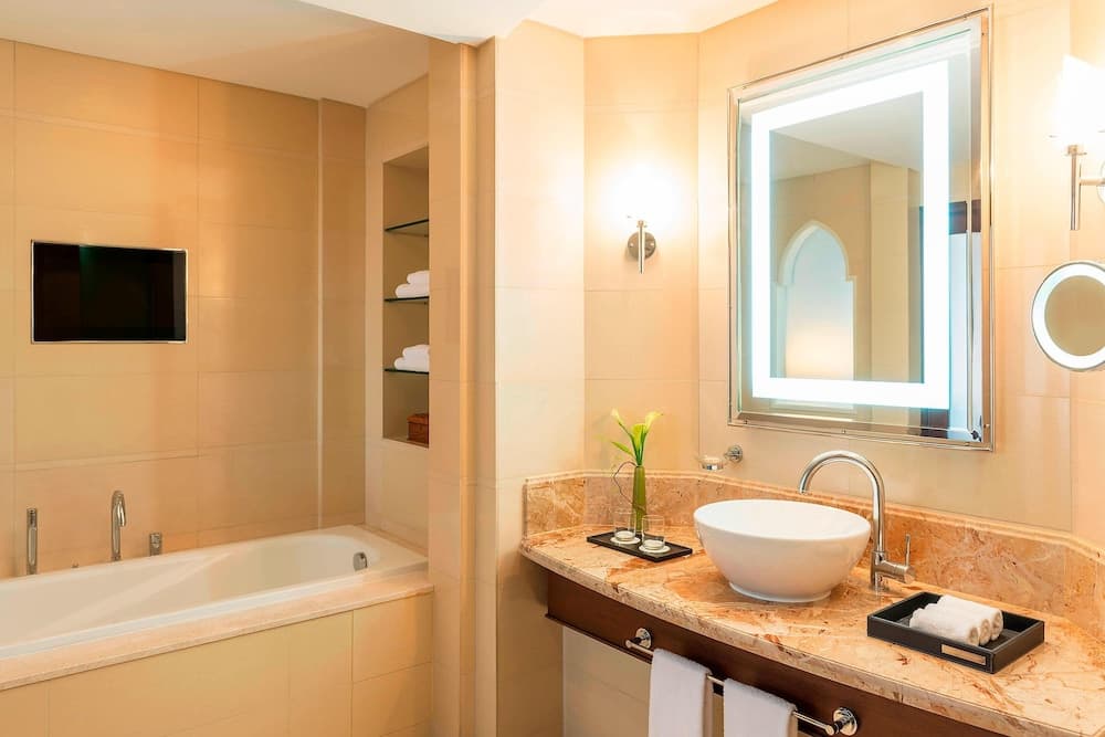 Sheraton Oman Hotel, Bathroom