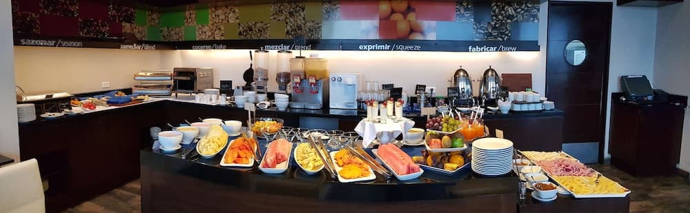 Hampton by Hilton Santa Cruz, Breakfast Meal