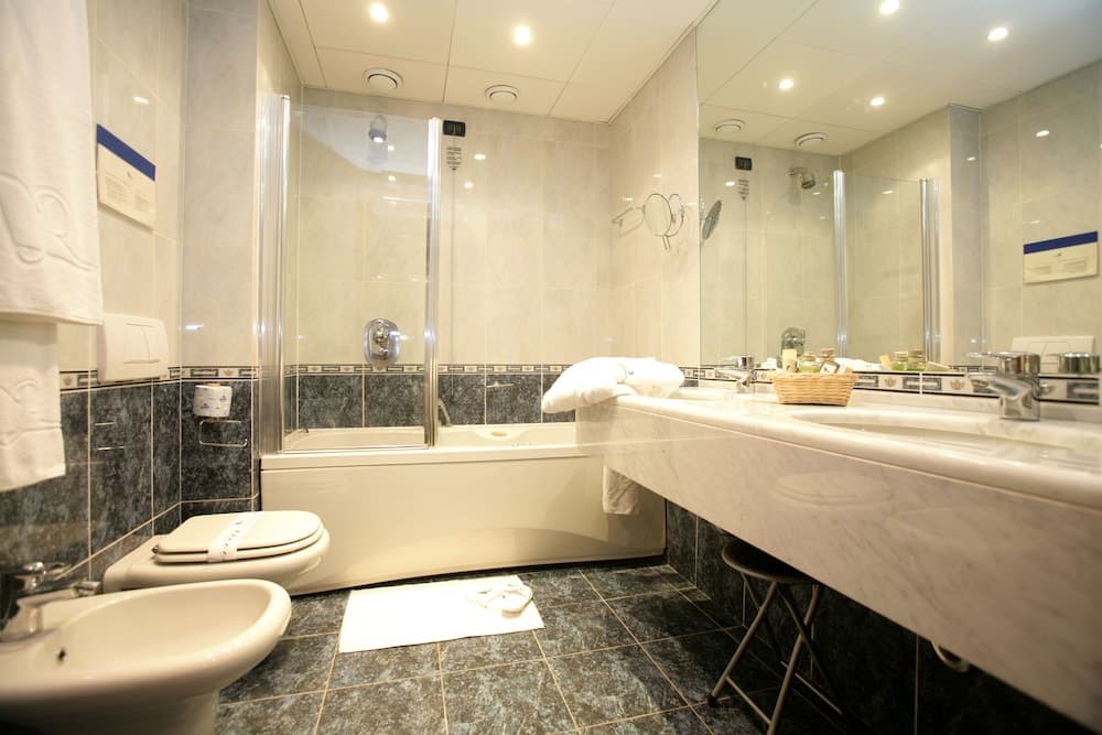 Pacific Hotel Fortino , Bathroom