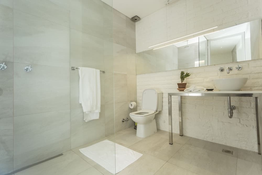 Cosmopolitano Hotel Boutique, Bathroom