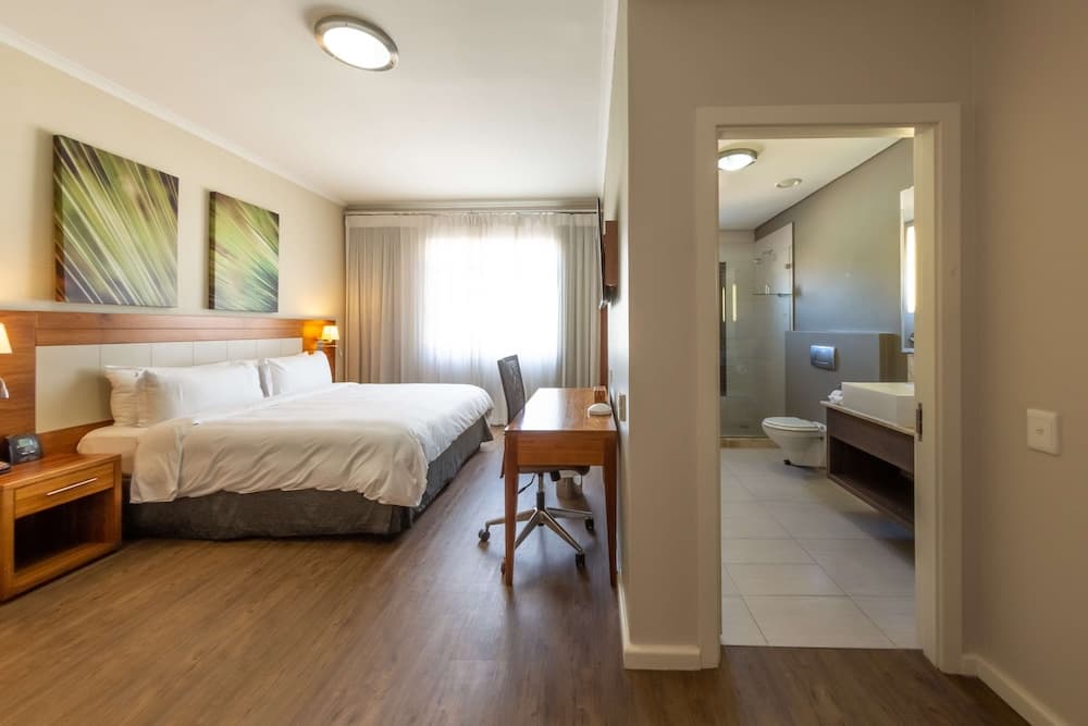 DoubleTree by Hilton Cape Town - Upper Eastside, Room