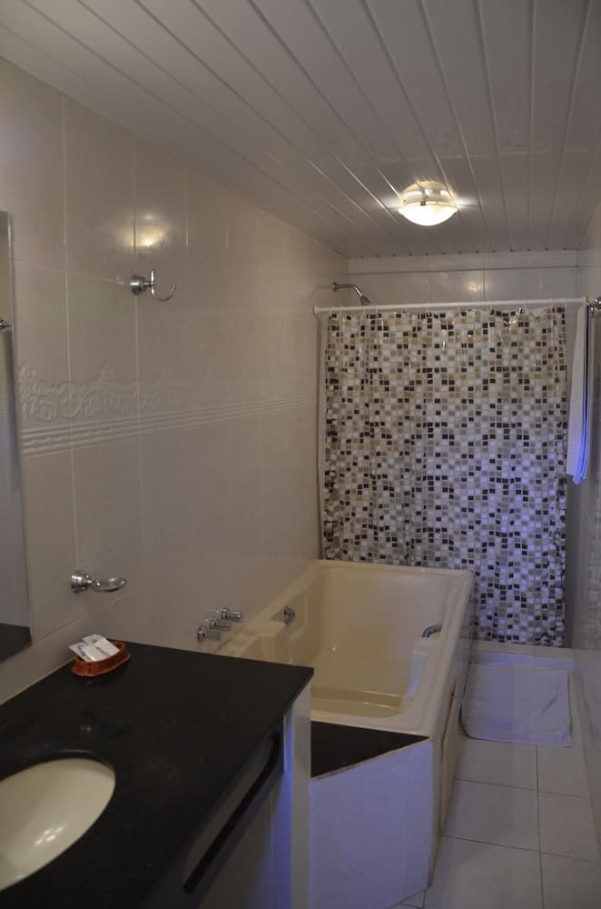 Marcopolo Suites Iguazu, Bathroom