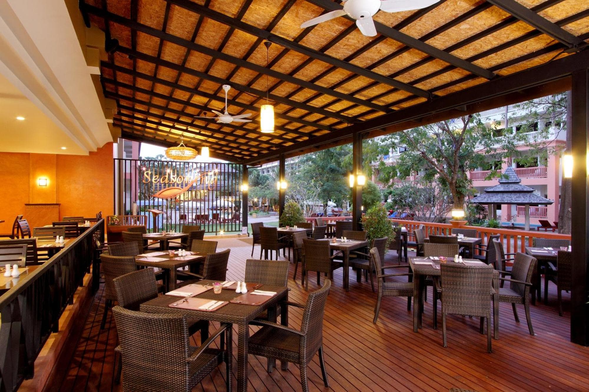 Kata Sea Breeze Resort - SHA Plus, 