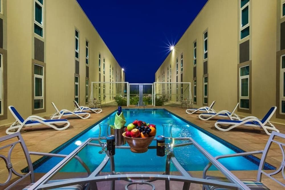 City Hotel Duqm, Pool
