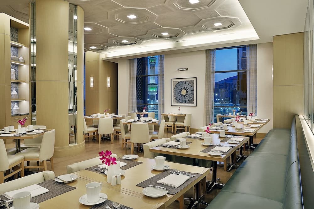 Conrad Makkah, Restaurant