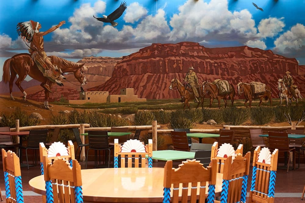 Disney Hotel Santa Fe, Dining