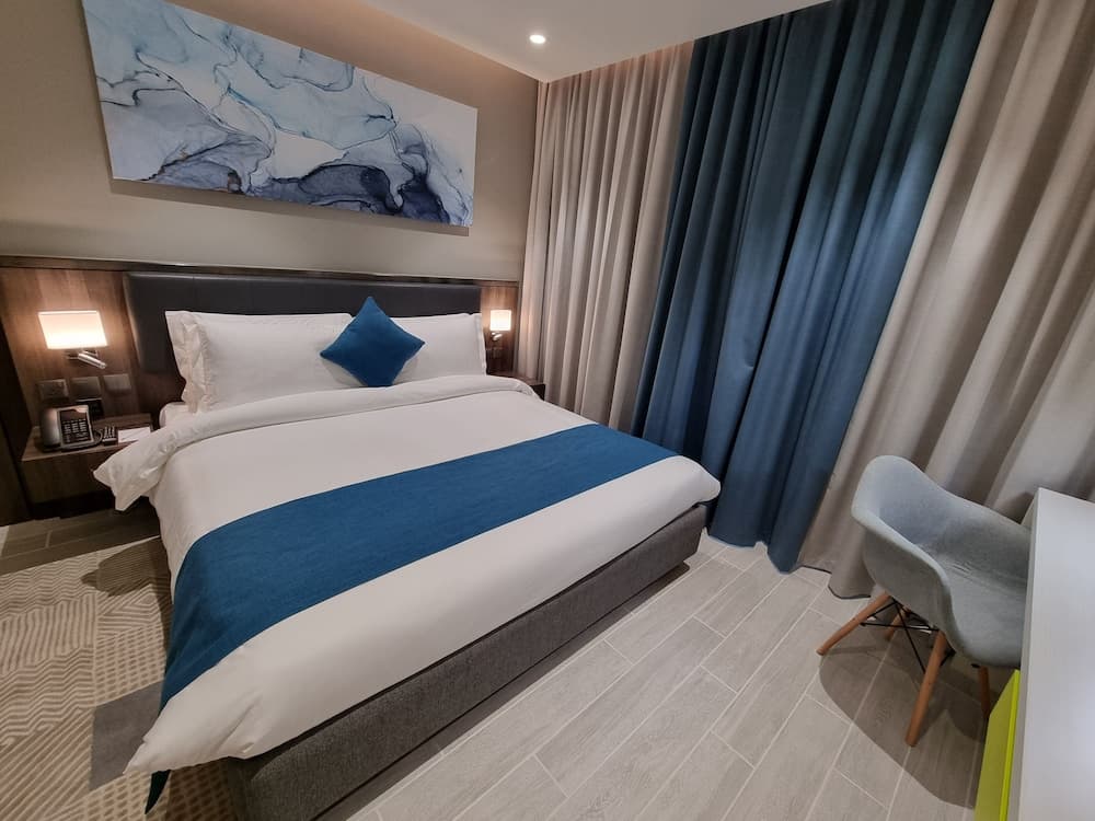 Citadines Al Ghubrah Muscat, Room