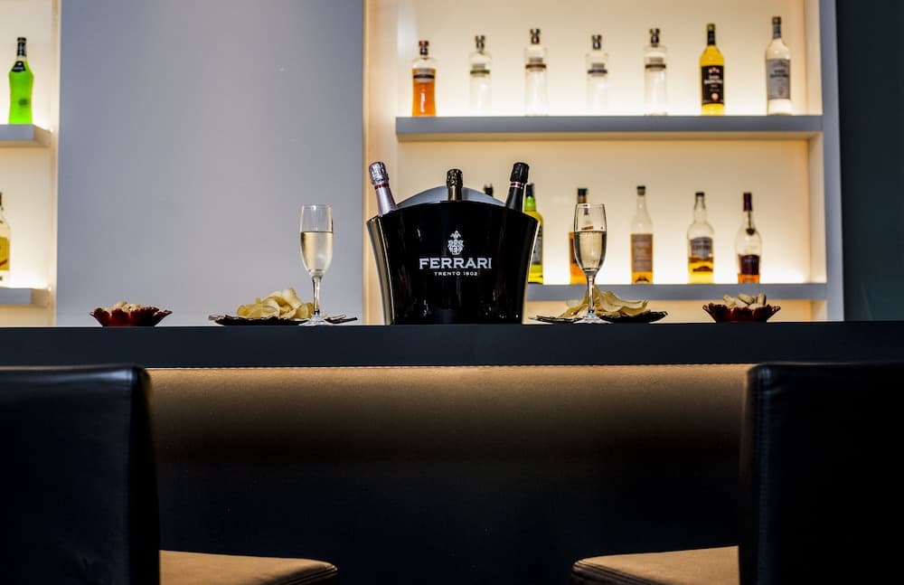 Hotel Excelsior Bari, Bar (on property)