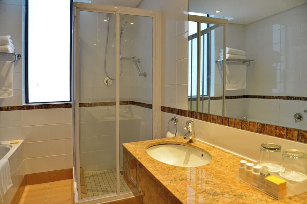 Cresta Grande Cape Town, Bathroom