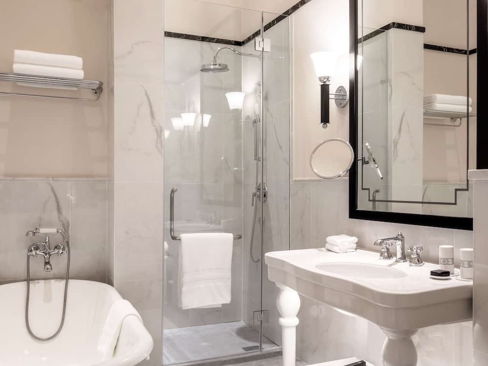 Raffles Hotel Le Royal, Room