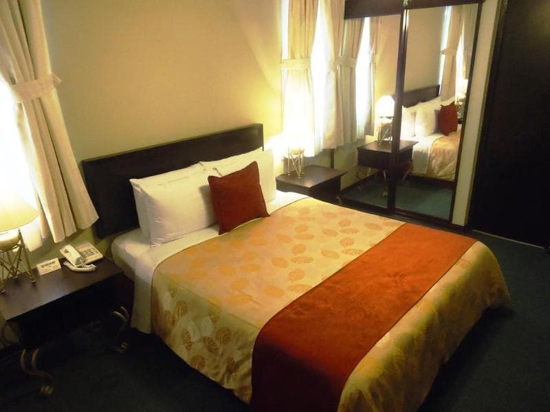 Leon de Oro Inn and Suites, GEN