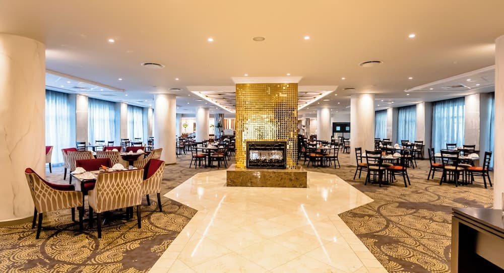 Southern Sun Sandton, Restaurant