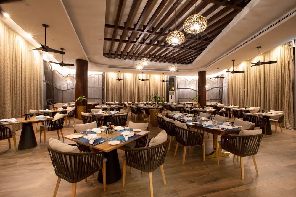 Millennium Resort Salalah, Restaurant