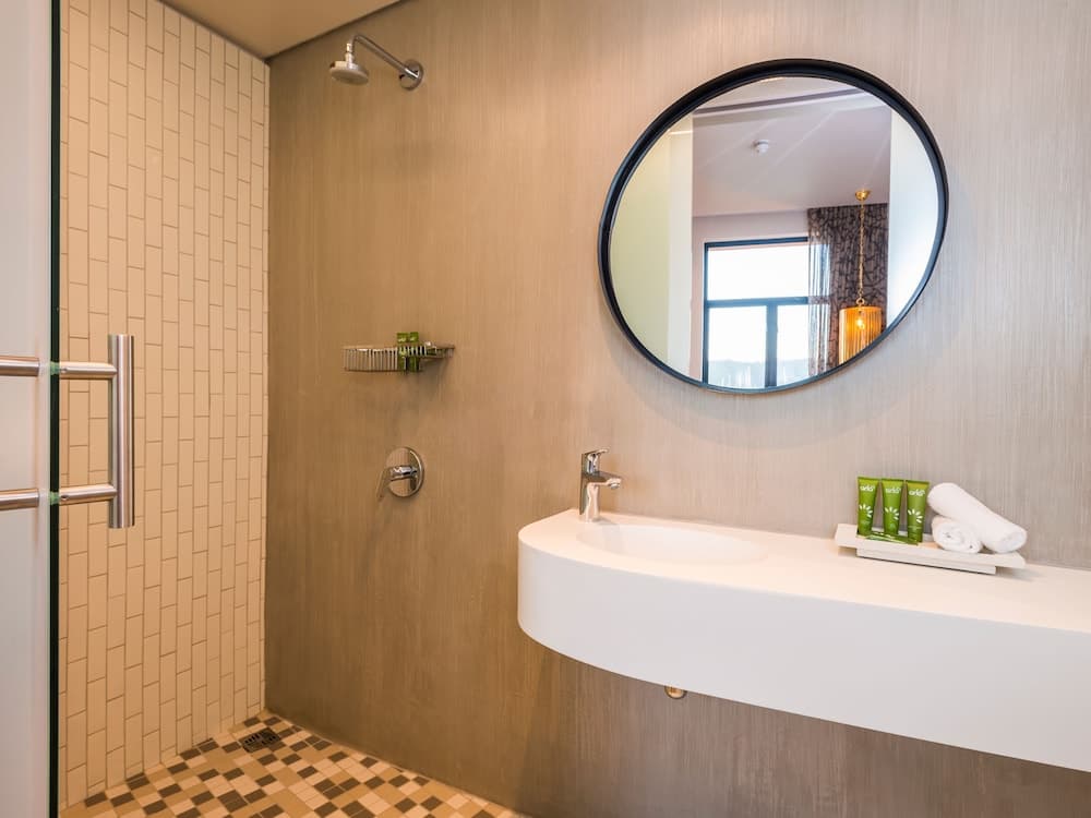 aha The Rex Hotel, Bathroom