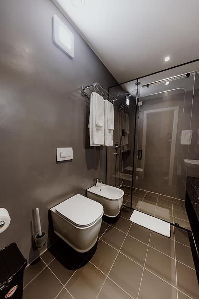 Hotel Habitat Tirana 4*, Bathroom