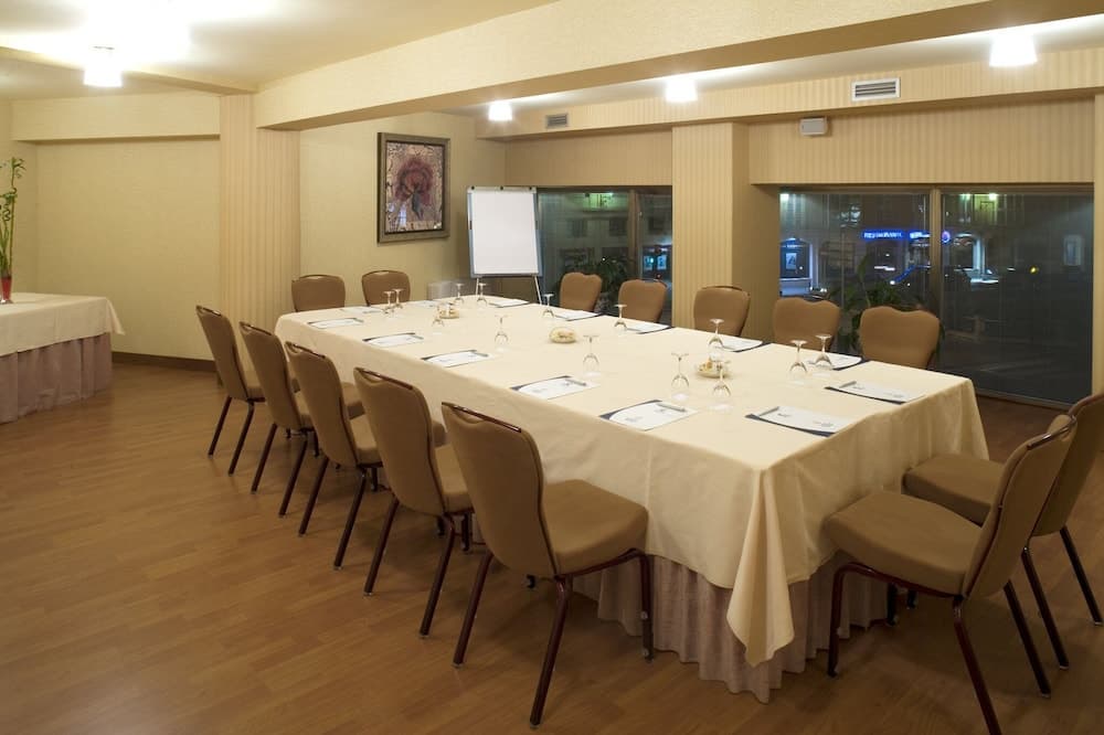 Crisol Almirante Bonifaz, Room