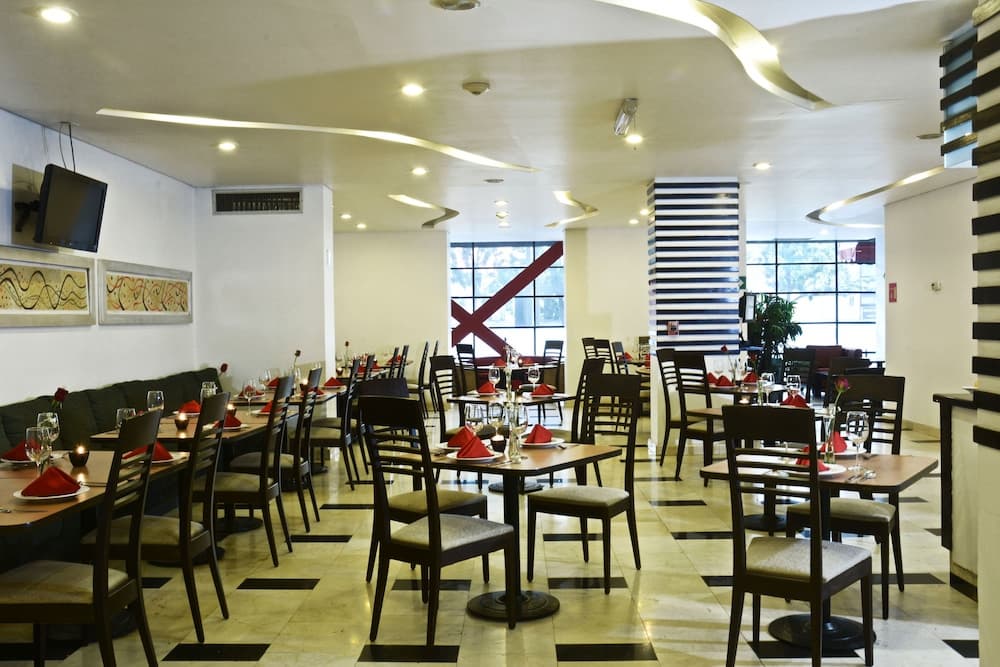 *Hotel & Suites PF, Restaurant