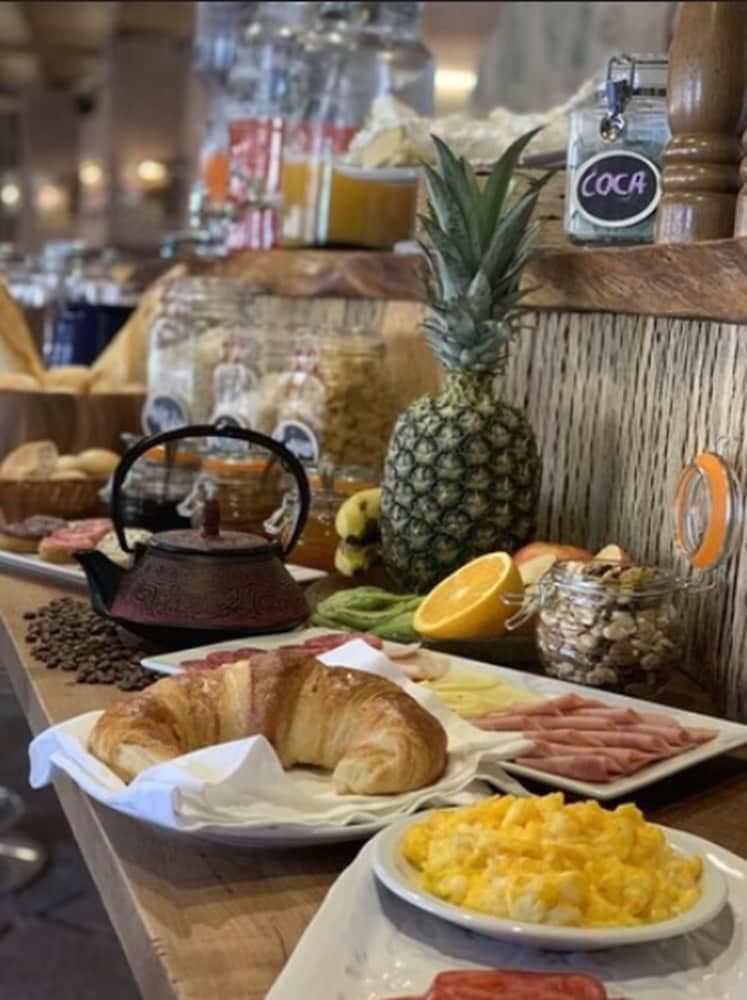 Don Raúl, Breakfast buffet