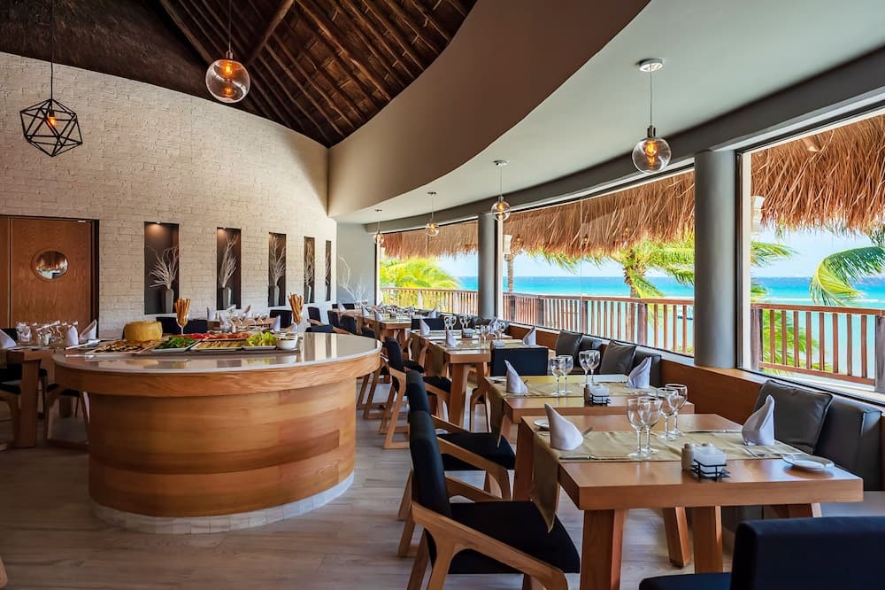 The Reef Coco Beach Resort & Spa- Optional All Inclusive, Restaurant