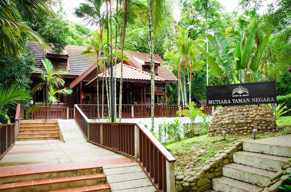 Mutiara Taman Negara, Exterior