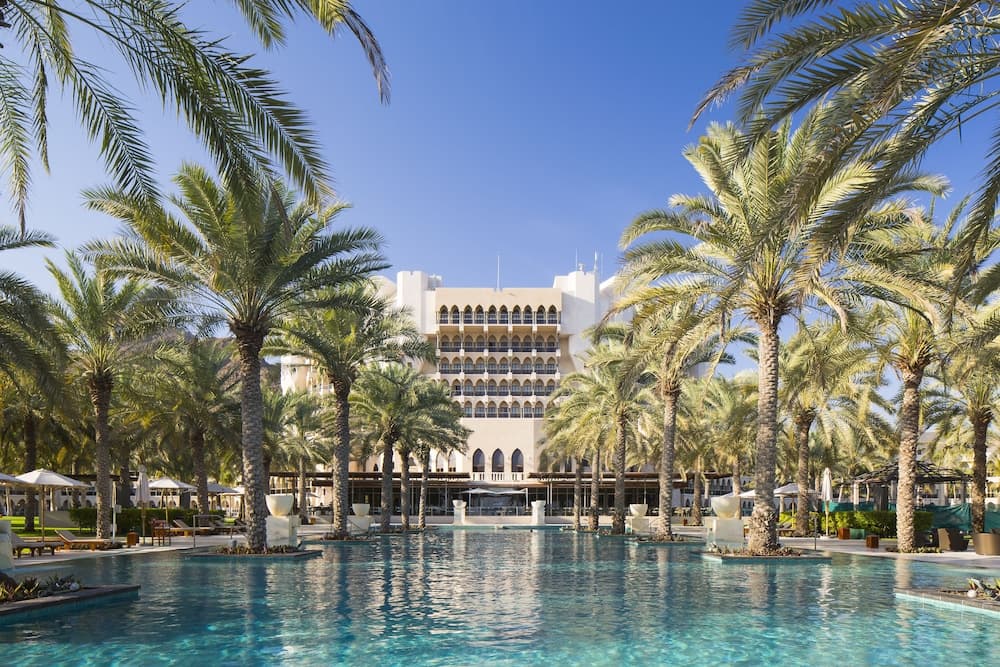 Al Bustan Palace, a Ritz-Carlton Hotel, Infinity pool