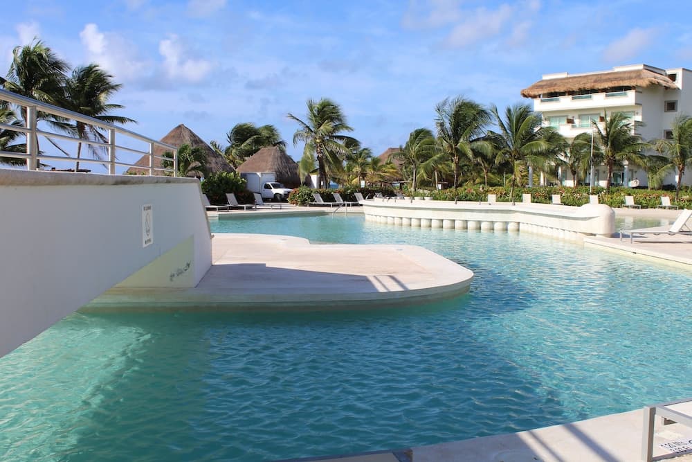 BlueBay Grand Esmeralda All Inclusive, Pool