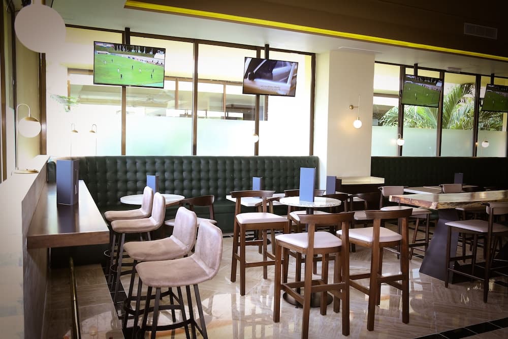 Bahia Principe Grand Coba - All Inclusive [Bloqueos], Sports Bar