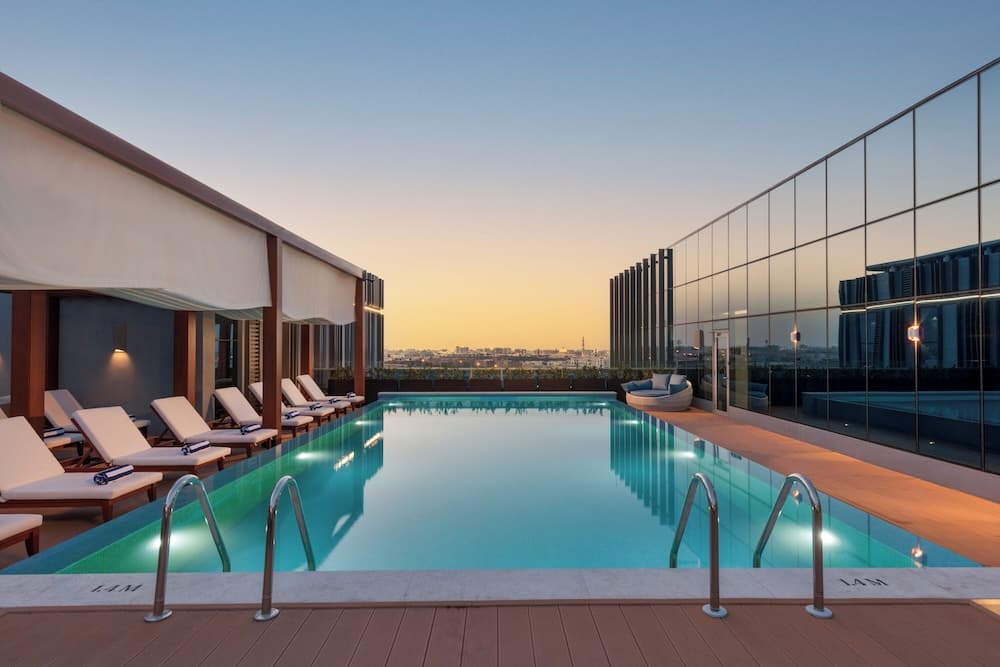 Intercityhotel Bawshar Muscat, Rooftop pool