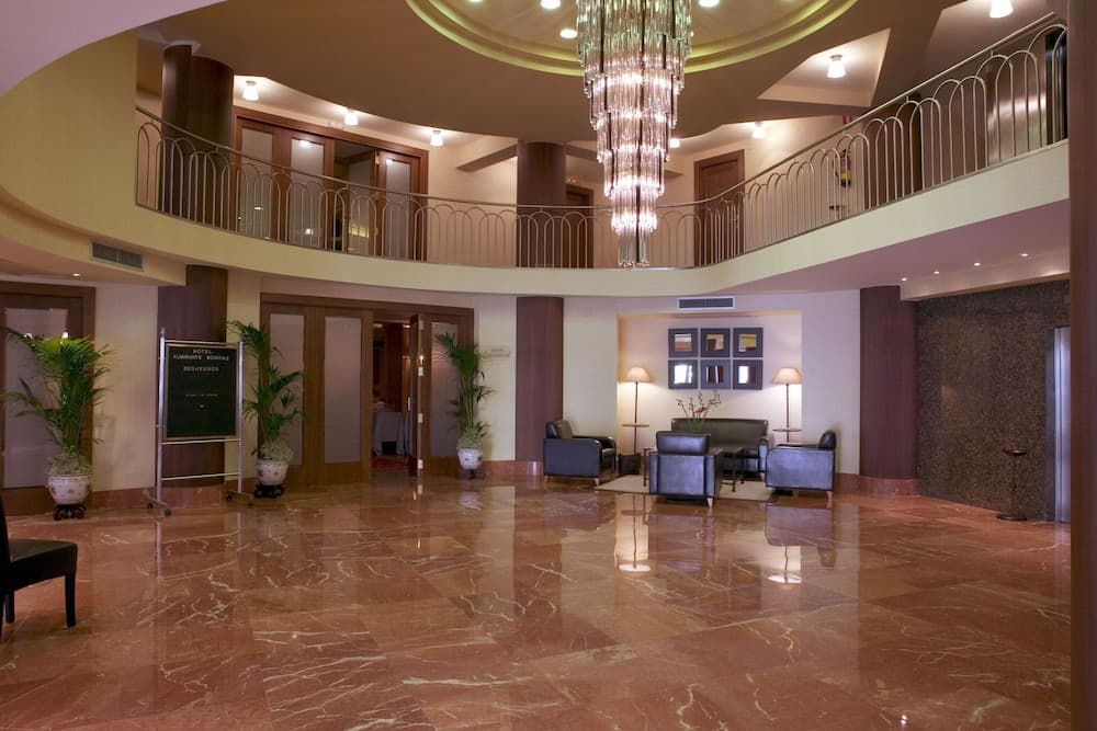 Crisol Almirante Bonifaz, Interior