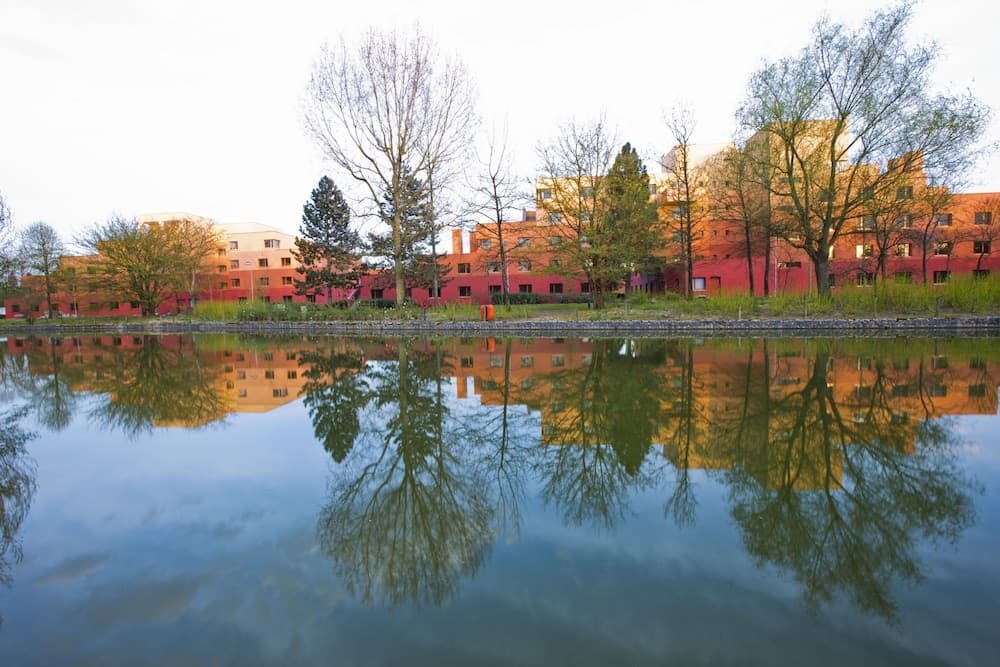 Disney Hotel Santa Fe, Property grounds