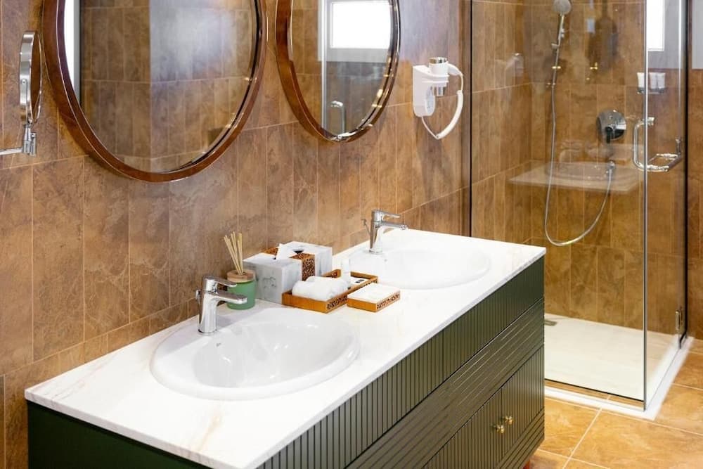 Damask Resort, Bathroom