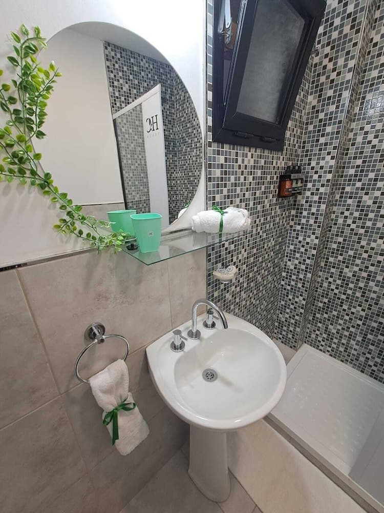 Hotel Caseros Salta, Bathroom