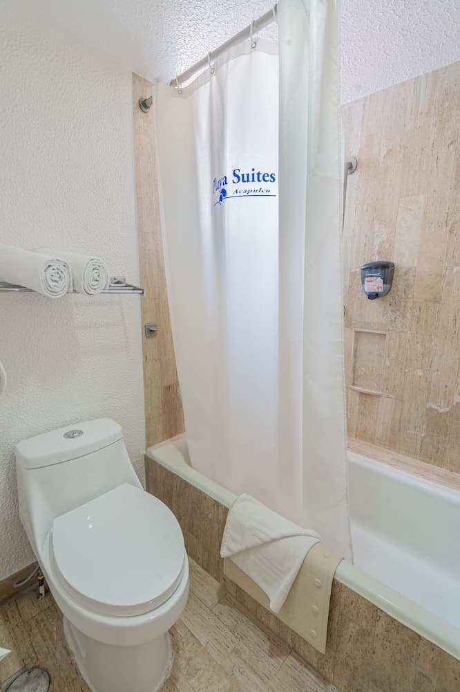 *Playa Suites, Bathroom