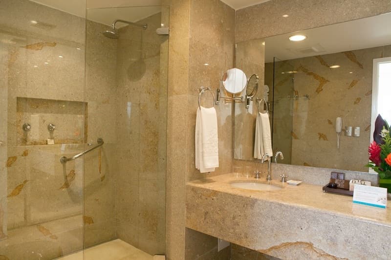 Las Americas Casa de Playa, GEN